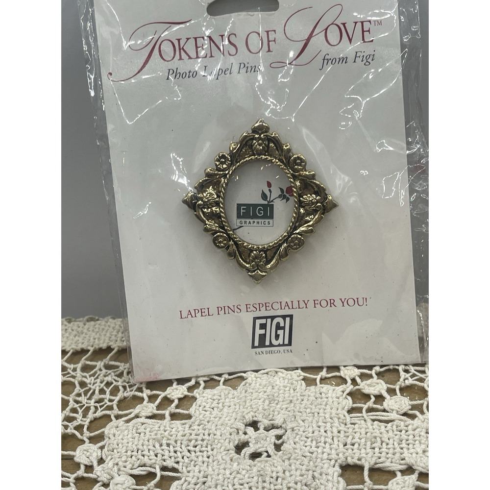 Figi Graphics Photo Frame Brooch‎ in Gold-Tone